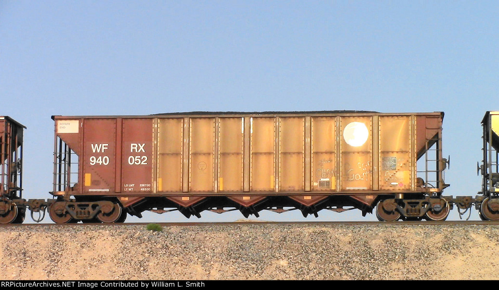 WB Unit Loaded Hooper Frt at Erie NV W-Pshr -34